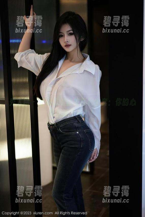 秀人网 - 豆瓣酱的丝袜图包全套：你的心跳加速了没？！