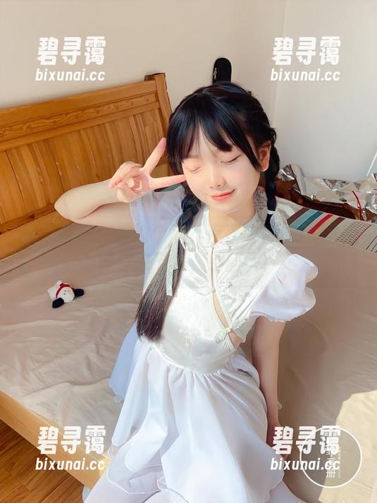 稚乖画册 - 想偷个懒？夜夜的白丝JK图库等你来下载，别回头！