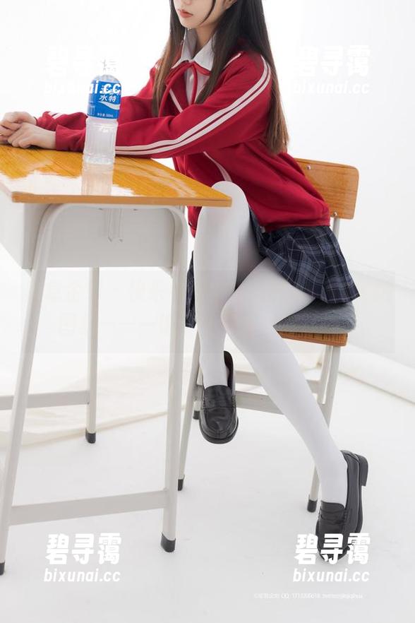 紧急企划-小奶糕Milky 紧急企划 - 快来看看小奶糕Milky的美腿图集——一键下载,腿神的召唤!