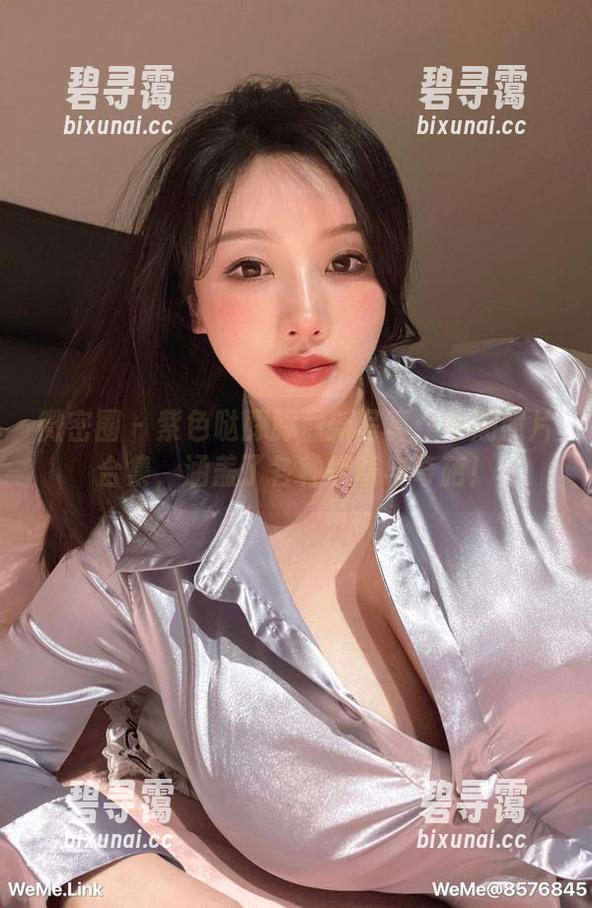 微密圈 - 紫色哒豚豚最新写真：早期照片合集，涵盖了各种惊奇与奇葩！