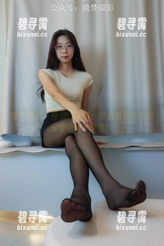 绮梦摄影 - 露露的棉袜：把温暖袈裟大胆分享给每一个你！