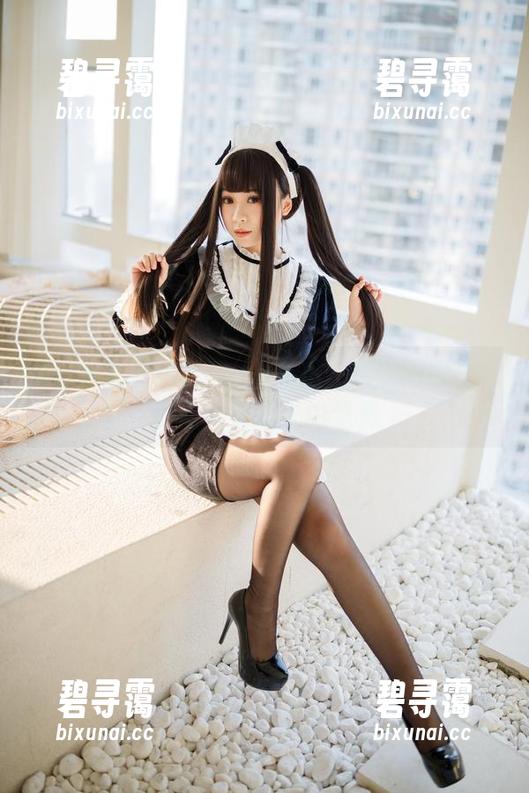 胡桃猫Kurumineko私拍：美腿的旋律，仿佛听到心跳的节奏