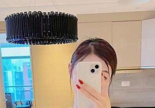 微密圈 – 脸红Dearie的短裙写真——每一张图片都在讲故事！