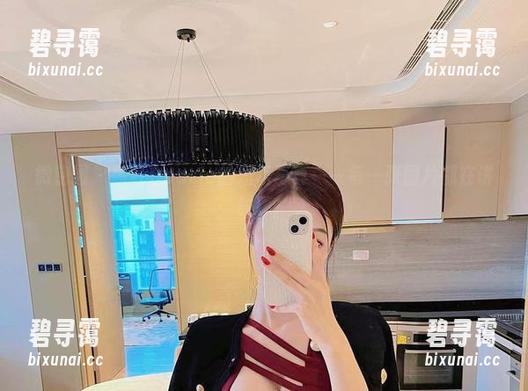 微密圈 - 脸红Dearie的短裙写真——每一张图片都在讲故事！