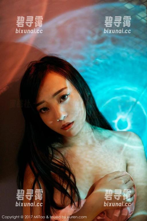 蜜桃社 - 伊琳与浴室的神秘邂逅：全集作品，带来无尽幻想！