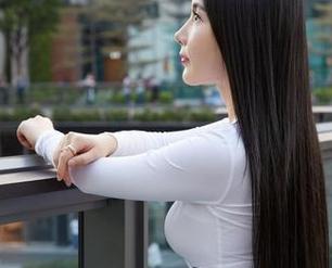 蜜桃社 – 图库里的黑丝之美，初月的小狐狸要下载几张回家！