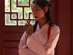 蜜桃社 – 结衣厨娘系列：套图分享，快来看看是什么黑暗料理！