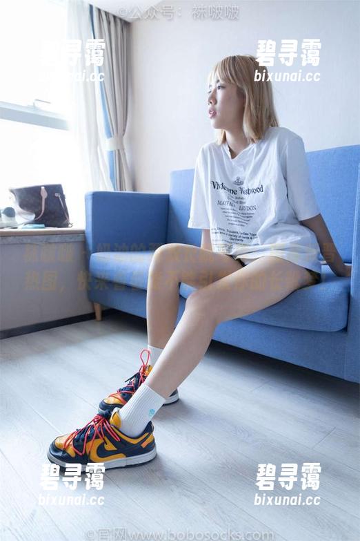袜啵啵 - 奶油的两双长靴写真：图库新晋热图，快来看看能不能引发你的长靴梦！