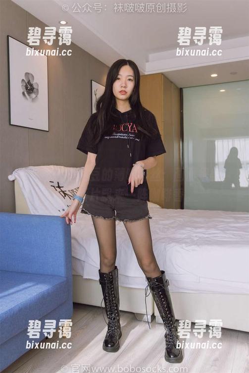 袜啵啵 - 小甜豆的薄咖啡丝：画面很美，福利图片飘来一阵咖啡香。