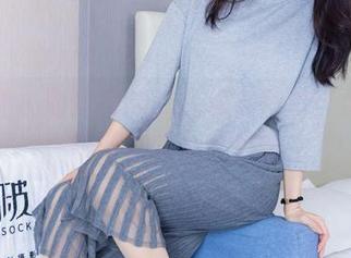袜啵啵 – 甜甜圈的疯狂板鞋写真：原图里藏着她的小秘密哦