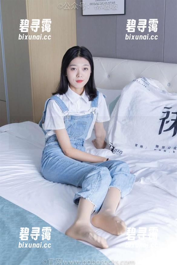 袜啵啵 - 雪糕的OL制服花絮版高清分享：美丽与尴尬并存的瞬间！
