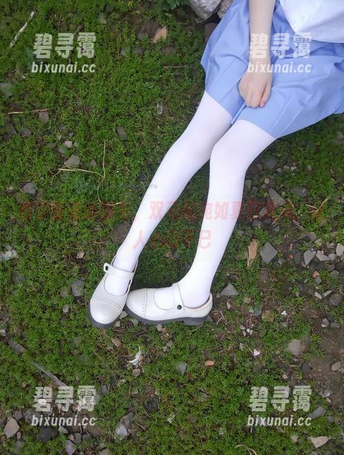 西尔酱最新图包，双马尾宛如夏日微风，让人心动不已