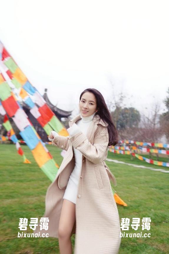 微密圈 - “辣妈女神天台行：私拍美照，光圈下的阴影真是让人心动不已！”图包来啦！