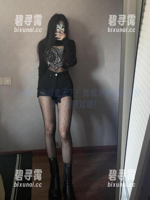 微密圈 - 光脚走天下！陈佩奇裸足图包分享，别错过哦！