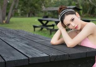 青豆客 – Yumi尤美的写真：裤里丝，仿佛触摸到微风的温度