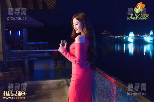 青豆客 - 修女风情尽显：娜依灵儿的写真集，原图让人心跳加速！
