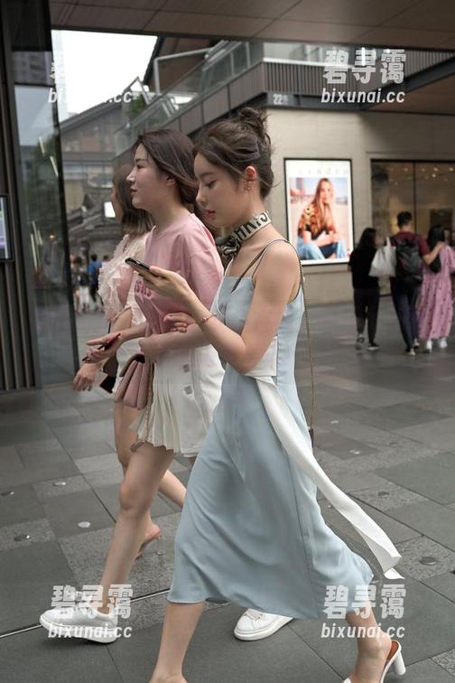 魔镜街拍 - 曼曼的女仆在线：一场关于清洁的浪漫合集！